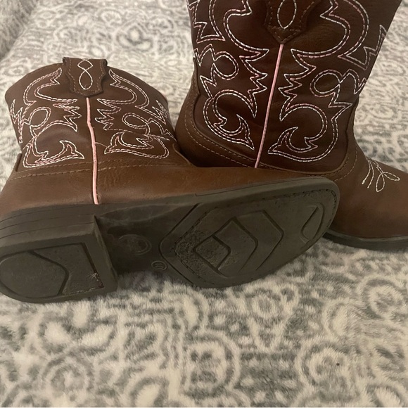 Toddler 10 Girls boots 3 pairs - Picture 6 of 6